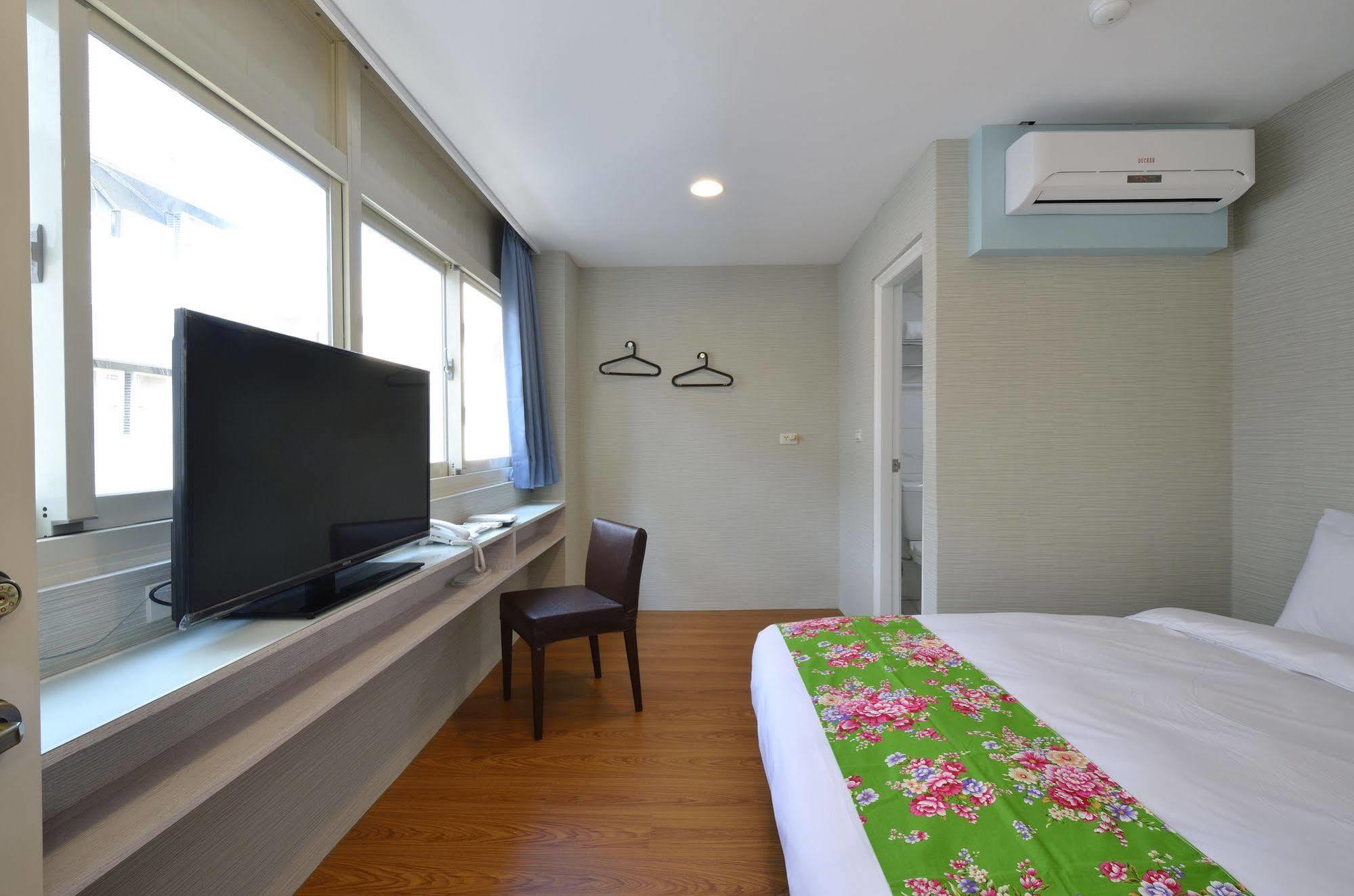 Mini Box Hotel 台北市 エクステリア 写真